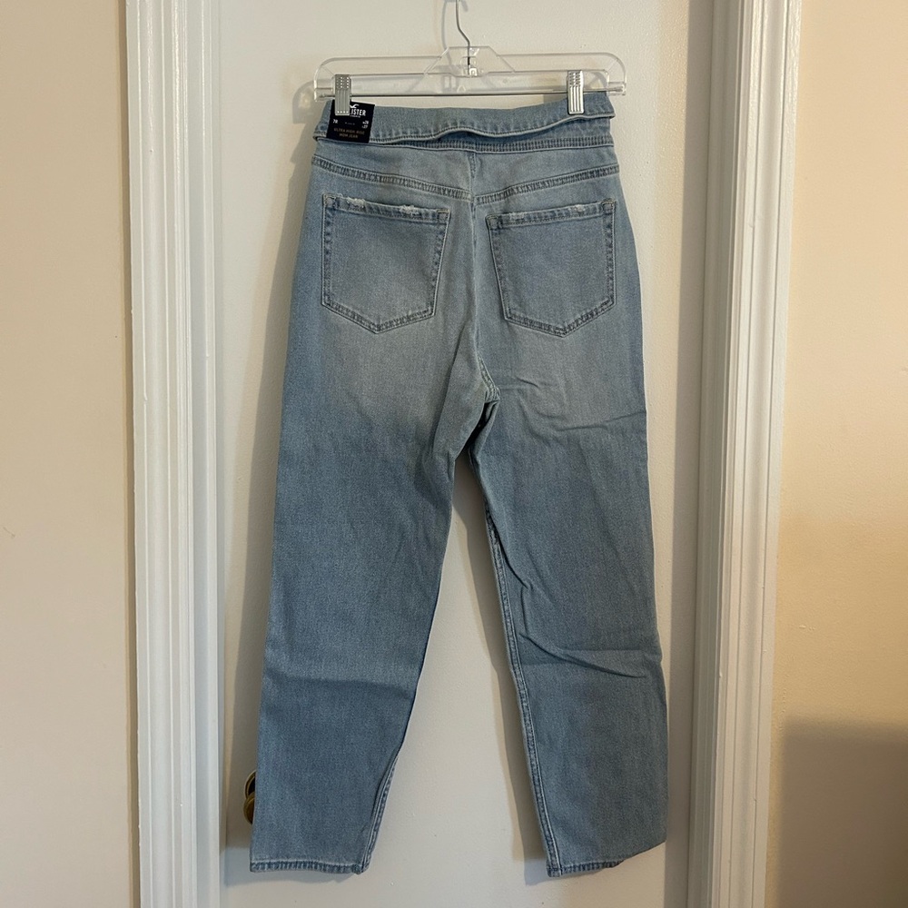 Light Wash Mom Jeans - Picture 4 of 4